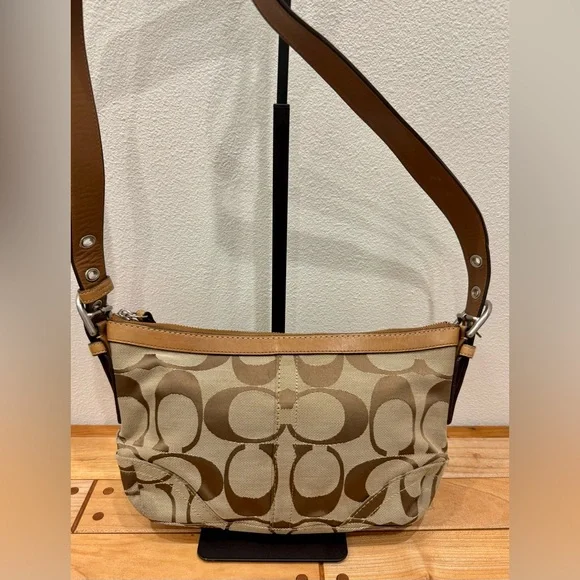 ‼️SOLD‼️Coach Signature Tan Adjustable Shoulder and Crossbody Bag - Picture 1 of 10